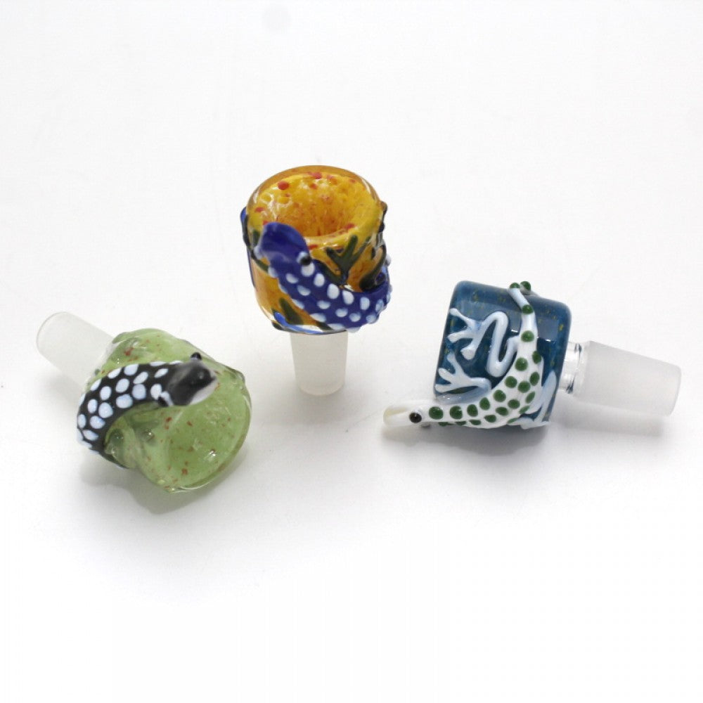 Artistic lizard design glass bowl 14MM male glass on glass with strong heavy duty construction.