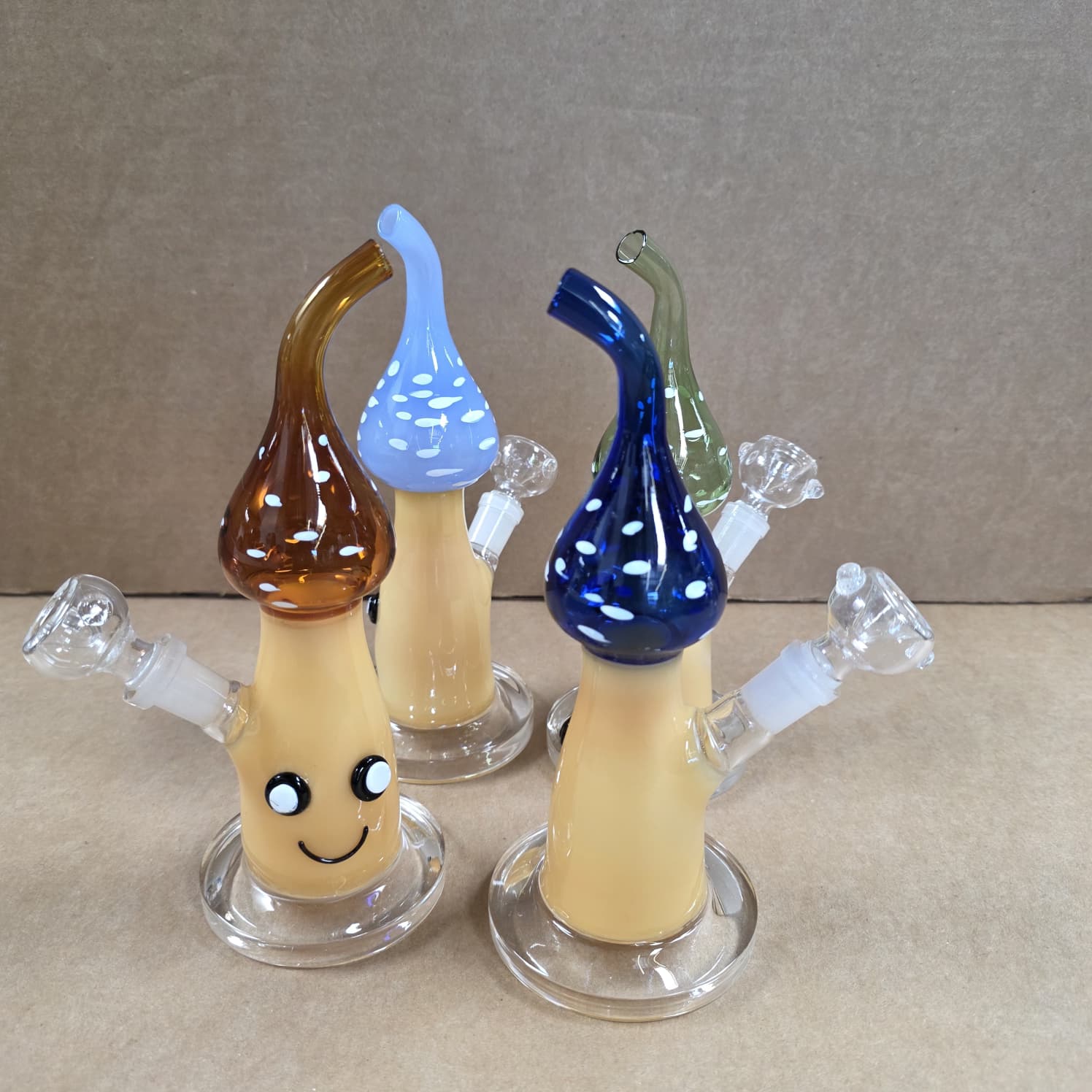 Funny Character Design Dab Rig Water Pipe With 14 MM Male Glass On Glass Bowl