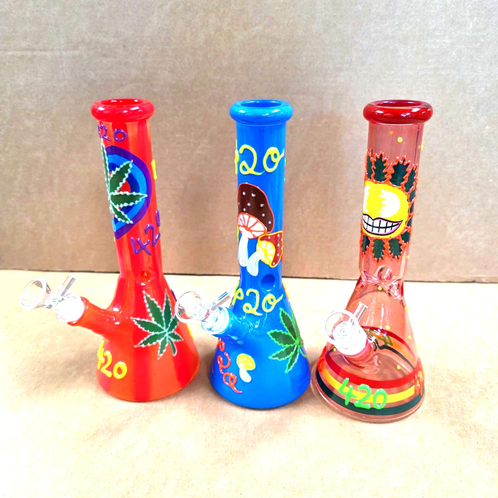 Premium colourful beaker water pipe featuring artistic patterns and high-quality glass material