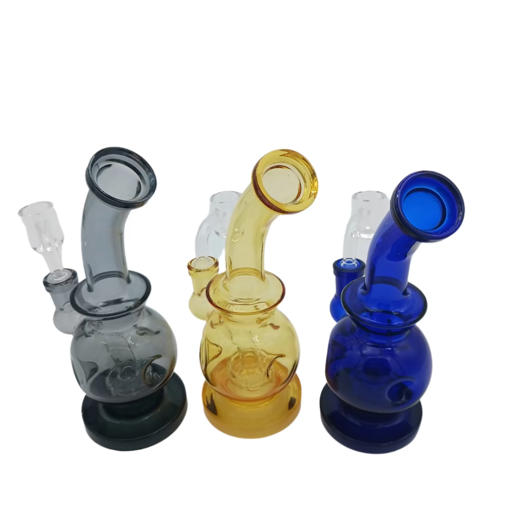 Flat bottom solid color round design dab rig water pipe made from durable borosilicate glass with 14mm male banger for smooth concentrate use.