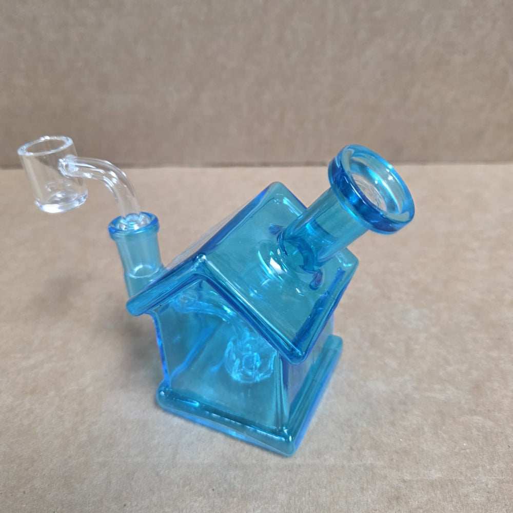 Mini design dab rig water pipe with 14mm male banger made from durable glass for portable use and smooth concentrate hits.