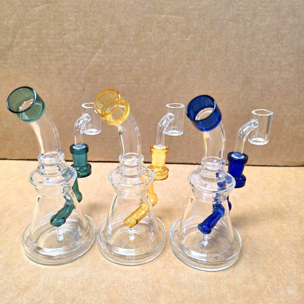 Modern new design dab rig water pipe with high-quality glass construction and optimized water filtration for smooth use.