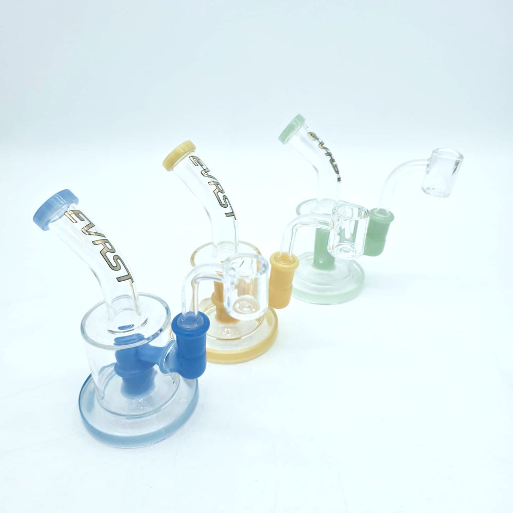 Dab rig water pipe with 14mm banger, designed for smooth filtration, heat resistance, and efficient dabbing performance.