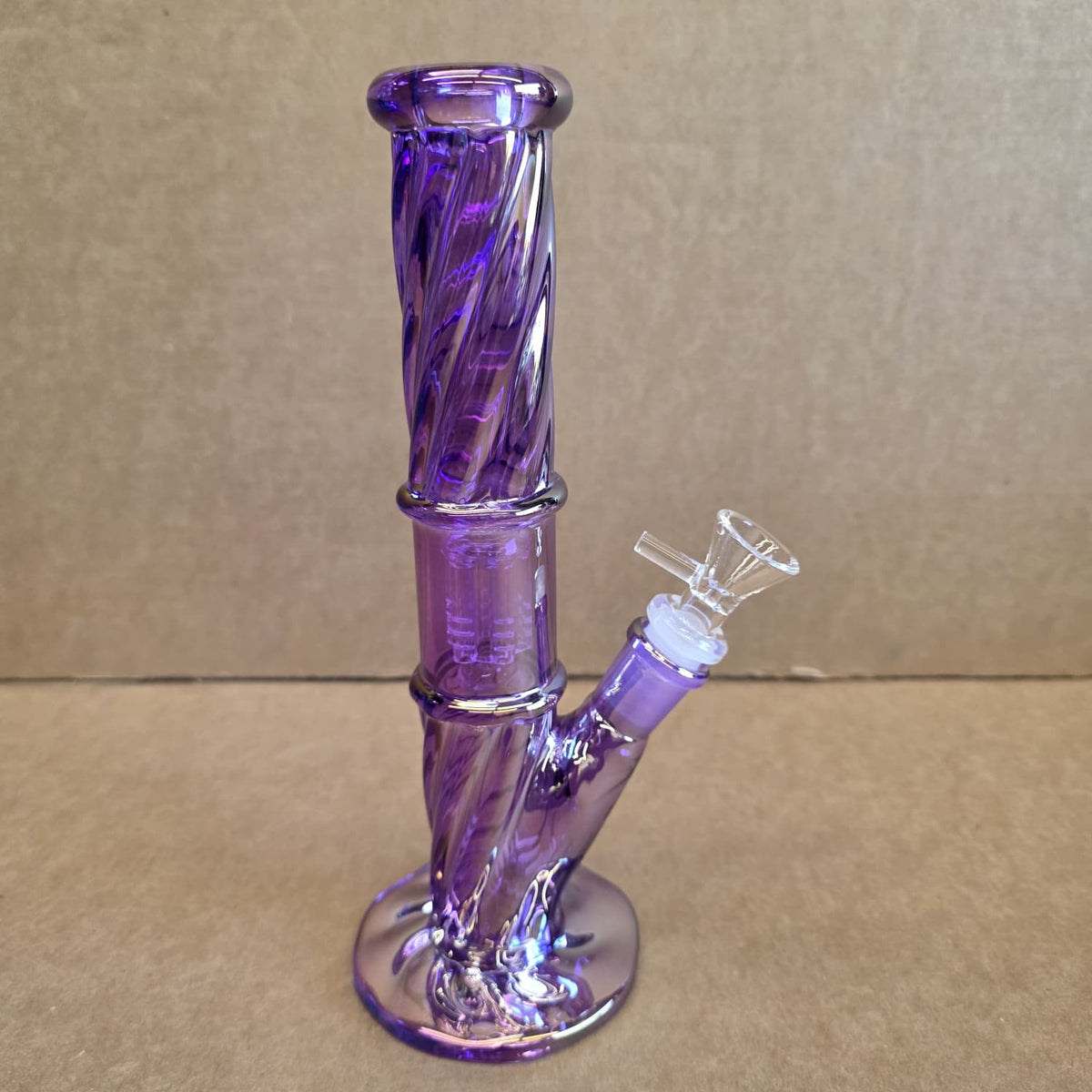 Detailed view of sturdy flat bottom glass base and reinforced downstem joint assembly