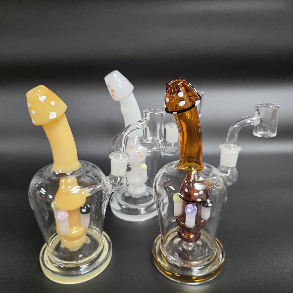 Glass mushroom percolator dab rig water pipe with 14mm male banger, designed for smooth airflow, efficient filtration, and clean vapor delivery.