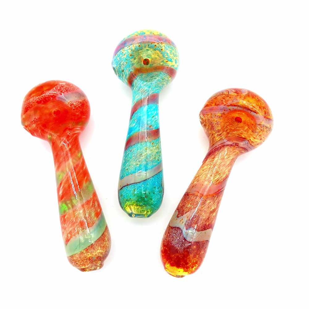 Swirl design glass hand pipe