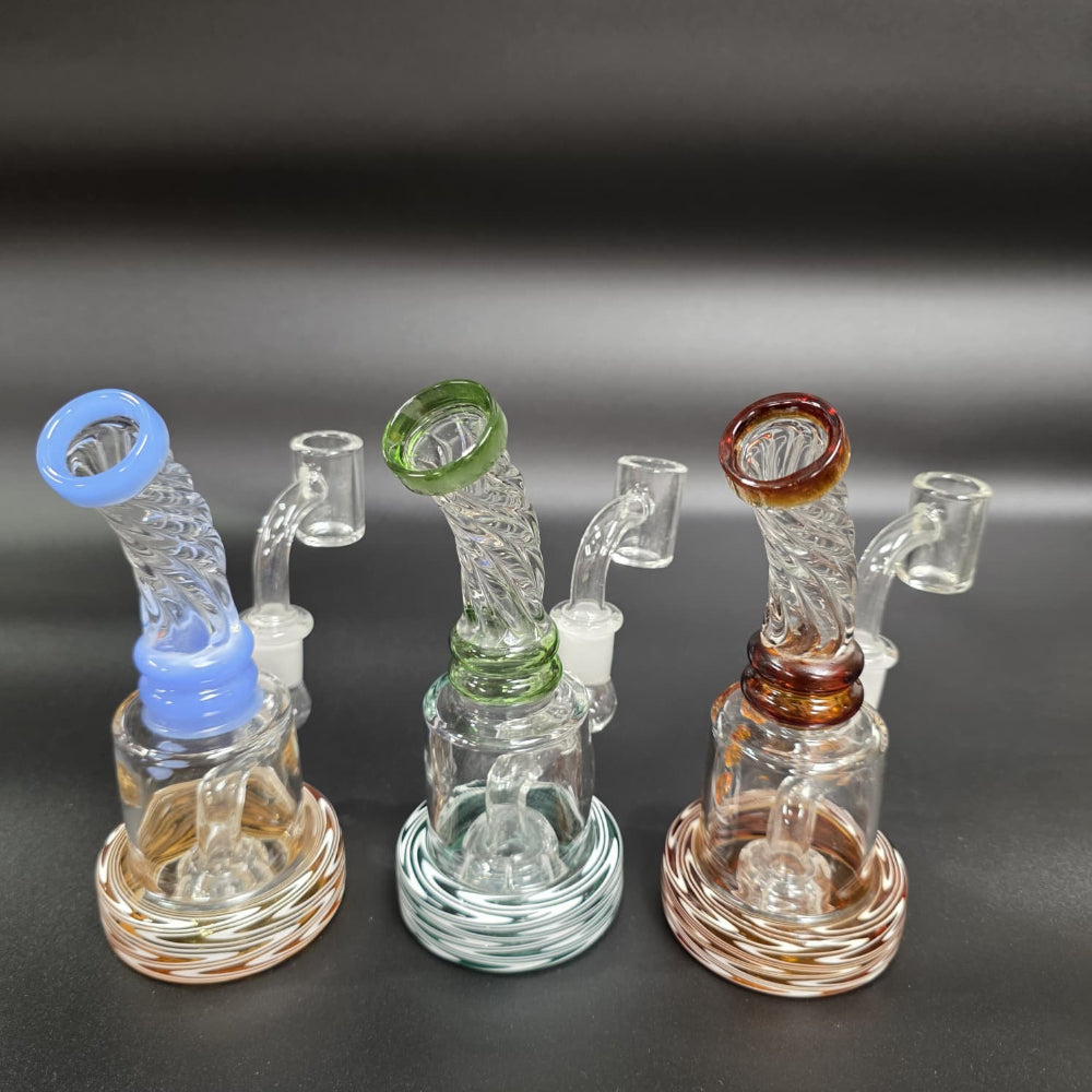 Zig zag colored base glass dab rig water pipe with 14mm male banger, designed for smooth airflow, durable glass build, and efficient vapor filtration.
